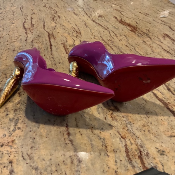 Christian Louboutin - Picture 5 of 6